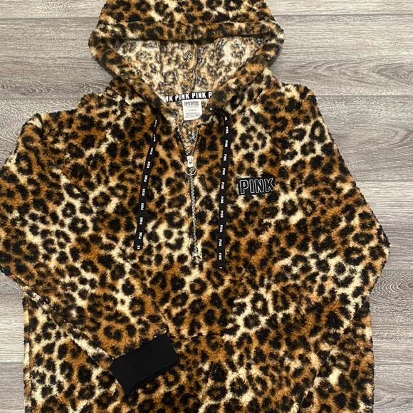 VS Pink Leopard Half Zip Sherpa - Picture 2 of 6